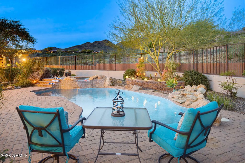 Image 4 of property listing at 1813 W CAMARGO Court, Anthem, AZ 85086