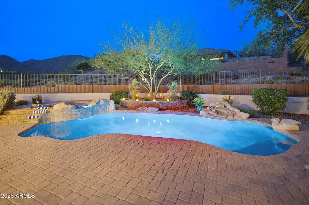 Image 5 of property listing at 1813 W CAMARGO Court, Anthem, AZ 85086