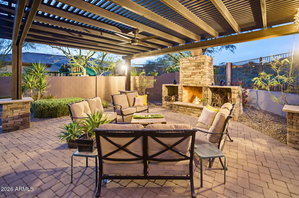 Image 6 of property listing at 1813 W CAMARGO Court, Anthem, AZ 85086