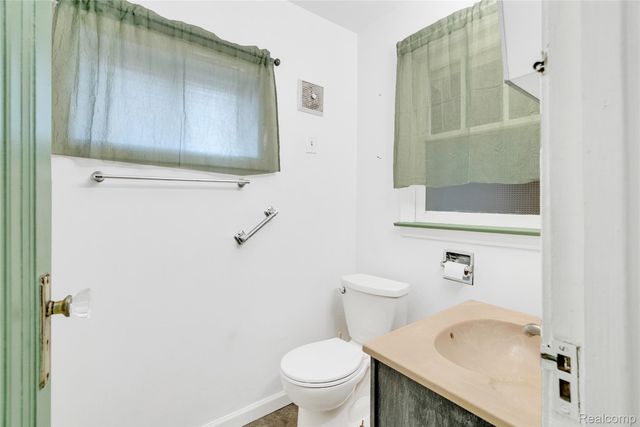 6522 Saline Drive, Waterford Charter Township, MI 48329