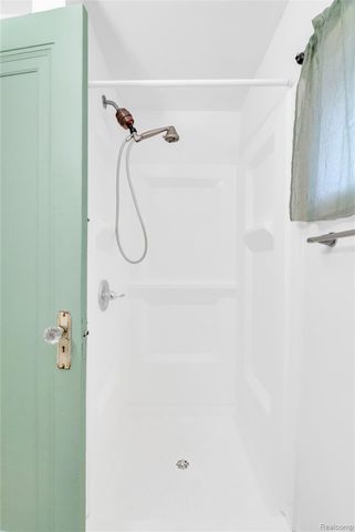 6522 Saline Drive, Waterford Charter Township, MI 48329