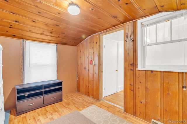 6522 Saline Drive, Waterford Charter Township, MI 48329