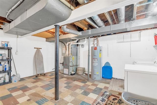 6522 Saline Drive, Waterford Charter Township, MI 48329