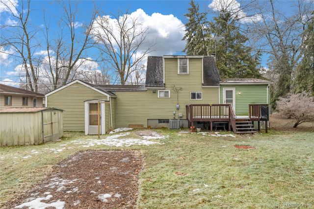 6522 Saline Drive, Waterford Charter Township, MI 48329