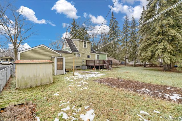 6522 Saline Drive, Waterford Charter Township, MI 48329