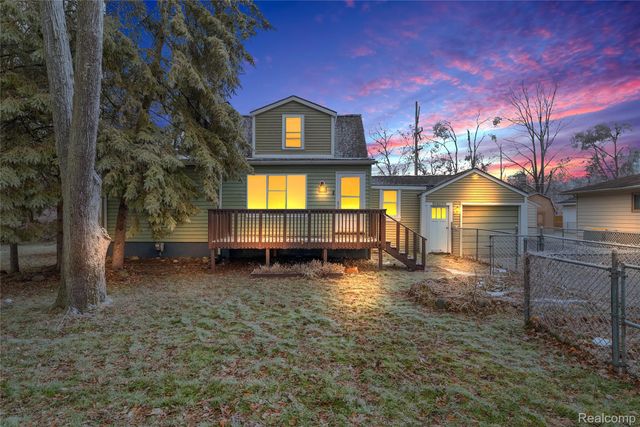 6522 Saline Drive, Waterford Charter Township, MI 48329