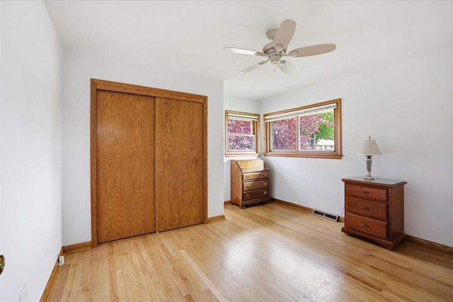 2801 S 72nd STREET, West Allis, WI 53219