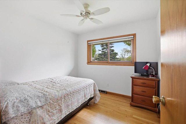 2801 S 72nd STREET, West Allis, WI 53219