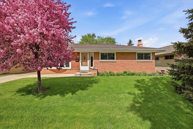 2801 S 72nd STREET, West Allis, WI 53219
