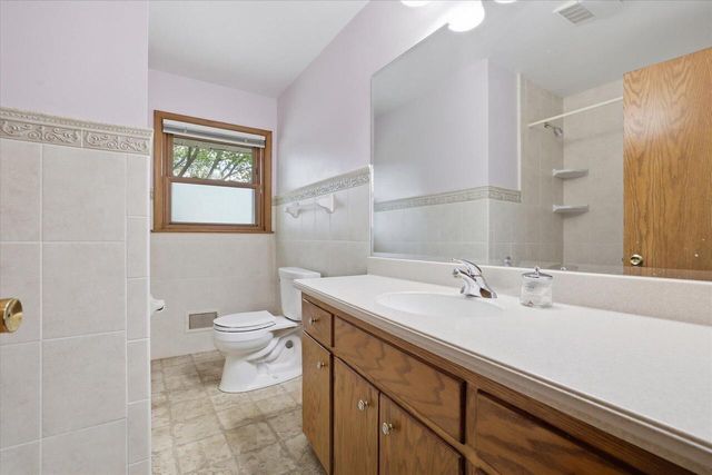 2801 S 72nd STREET, West Allis, WI 53219