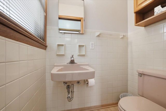 2801 S 72nd STREET, West Allis, WI 53219