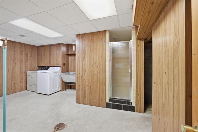 2801 S 72nd STREET, West Allis, WI 53219