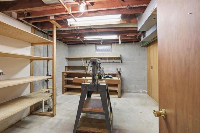 2801 S 72nd STREET, West Allis, WI 53219