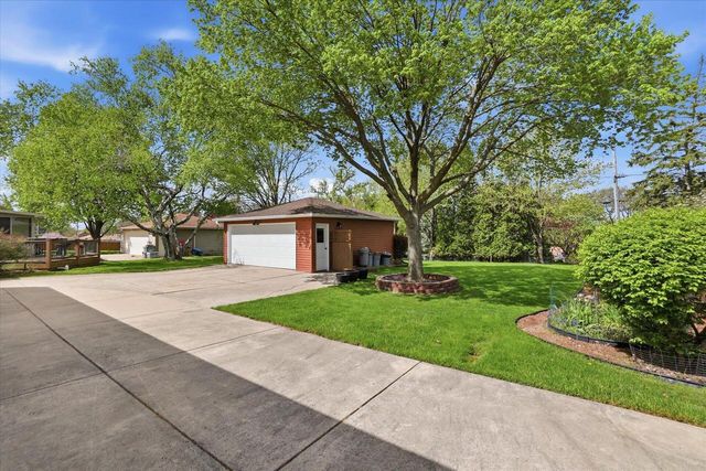 2801 S 72nd STREET, West Allis, WI 53219
