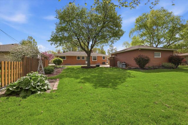 2801 S 72nd STREET, West Allis, WI 53219