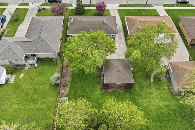 2801 S 72nd STREET, West Allis, WI 53219