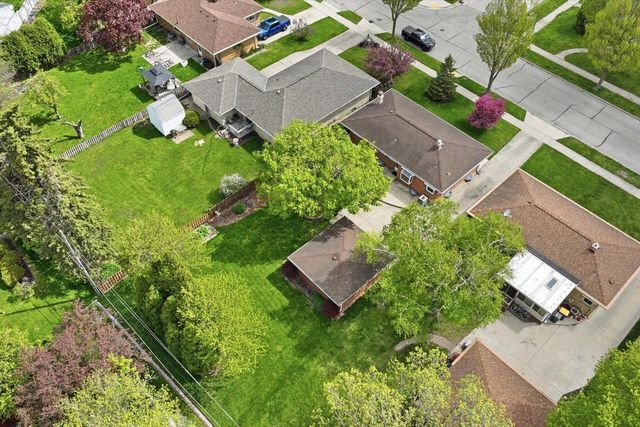 2801 S 72nd STREET, West Allis, WI 53219