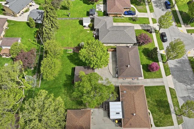 2801 S 72nd STREET, West Allis, WI 53219