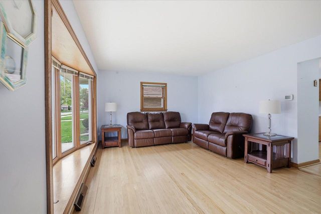 2801 S 72nd STREET, West Allis, WI 53219