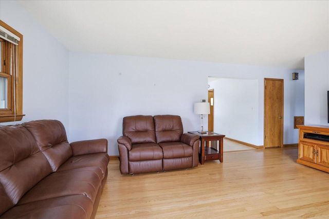 2801 S 72nd STREET, West Allis, WI 53219