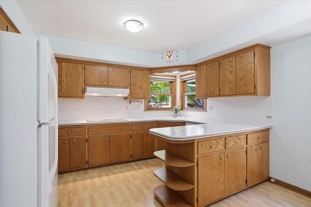 2801 S 72nd STREET, West Allis, WI 53219