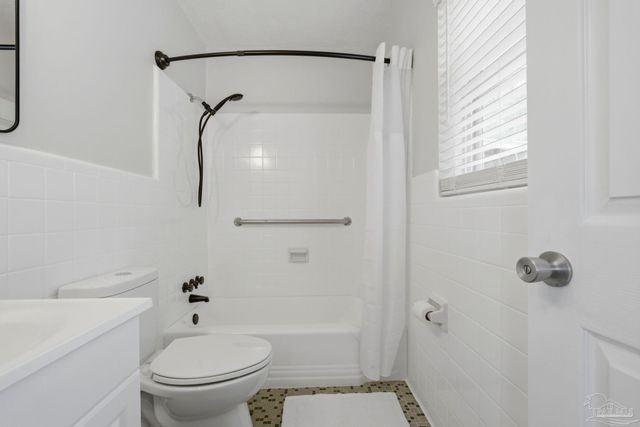 6509 Lark Ave, Milton, FL 32570