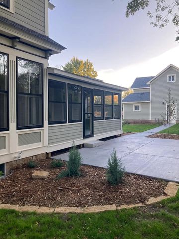 1015 5th Street N, Stillwater, MN 55082