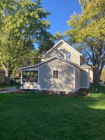 1015 5th Street N, Stillwater, MN 55082