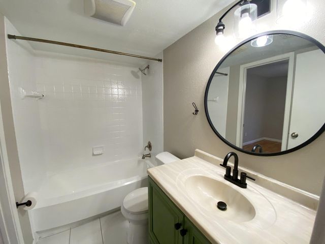 101 Stratford Street 107, Houston, TX 77006