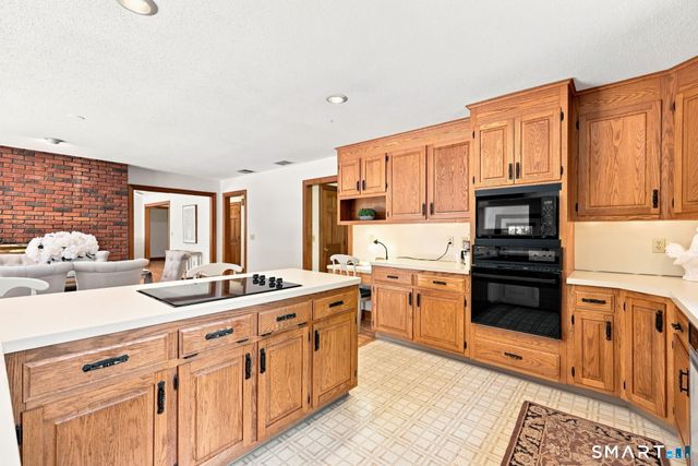 21 Ethan Drive, Windsor, CT 06095