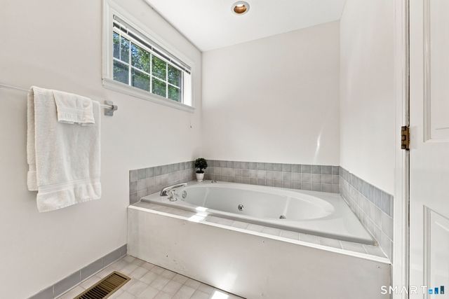 21 Ethan Drive, Windsor, CT 06095