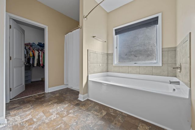 304 Bear Run, Maple Hill, NC 28454