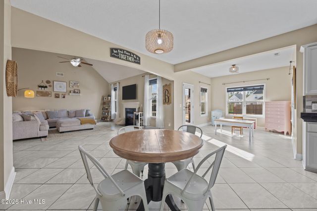 304 Bear Run, Maple Hill, NC 28454