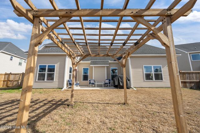 304 Bear Run, Maple Hill, NC 28454