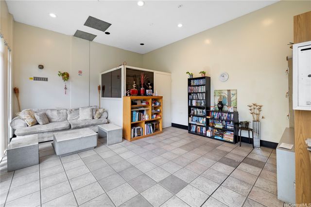 1122 Kinau Street 405, Honolulu, HI 96814