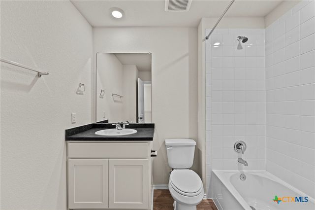 140 Kendall Lane, Uhland, TX 78656
