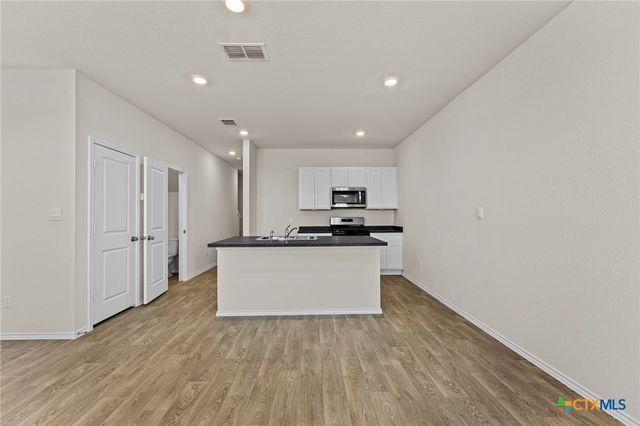 140 Kendall Lane, Uhland, TX 78656