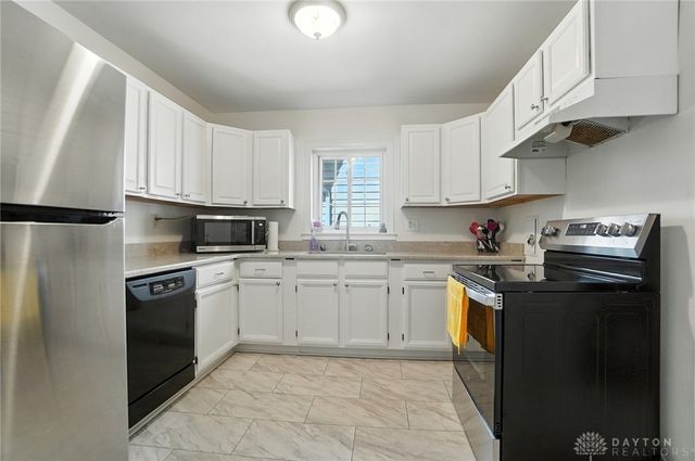 1305 E Schantz Avenue, Oakwood, OH 45419