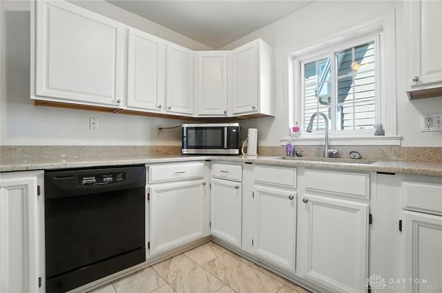 1305 E Schantz Avenue, Oakwood, OH 45419