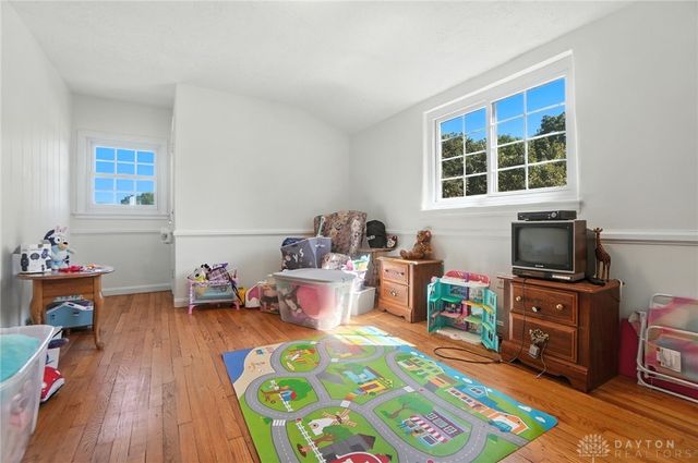 1305 E Schantz Avenue, Oakwood, OH 45419