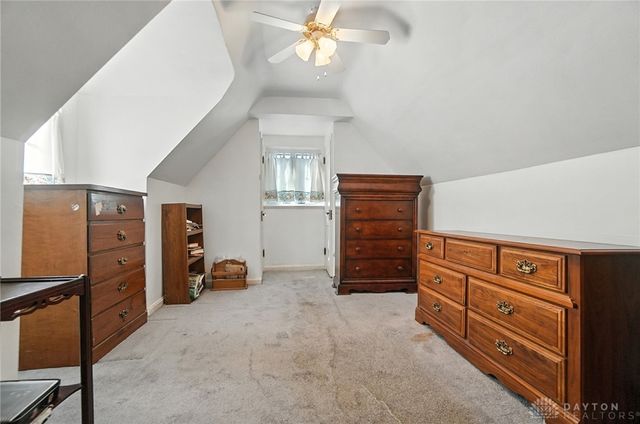 1305 E Schantz Avenue, Oakwood, OH 45419