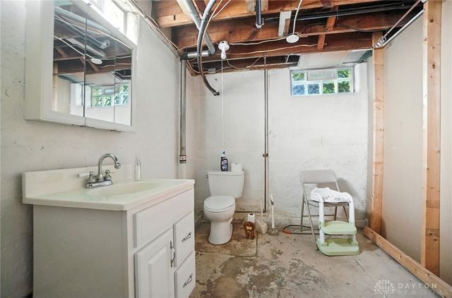1305 E Schantz Avenue, Oakwood, OH 45419