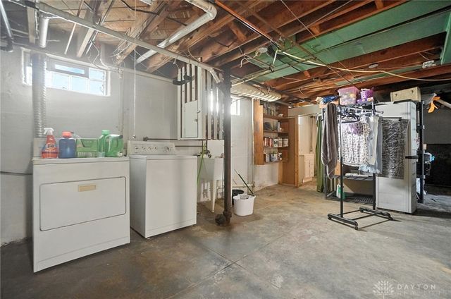 1305 E Schantz Avenue, Oakwood, OH 45419