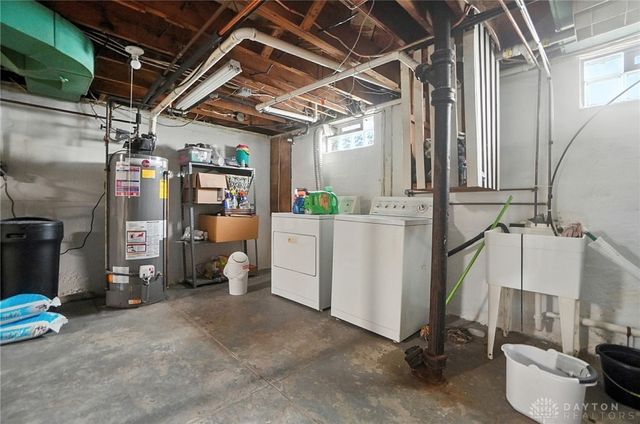 1305 E Schantz Avenue, Oakwood, OH 45419