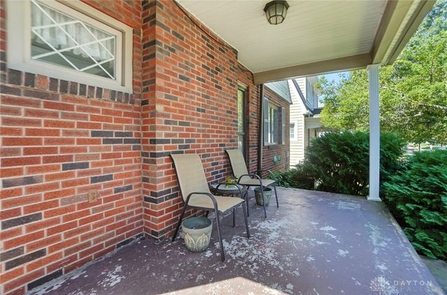 1305 E Schantz Avenue, Oakwood, OH 45419