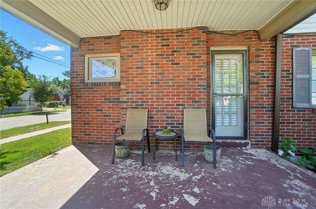 1305 E Schantz Avenue, Oakwood, OH 45419
