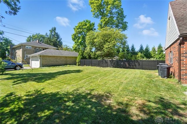 1305 E Schantz Avenue, Oakwood, OH 45419