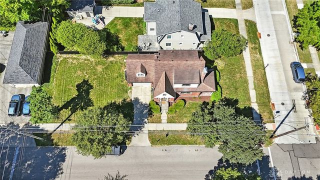 1305 E Schantz Avenue, Oakwood, OH 45419