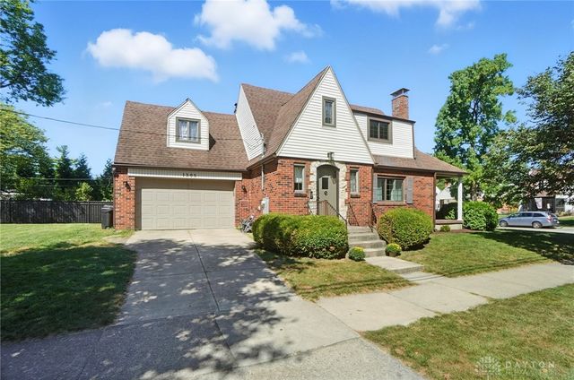 1305 E Schantz Avenue, Oakwood, OH 45419