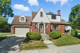1305 E Schantz Avenue, Oakwood, OH 45419